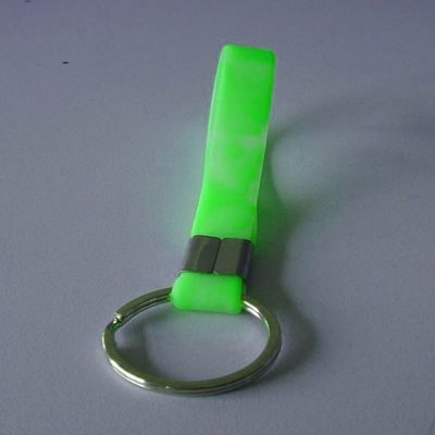 Pendenti 100% del silicone Keychain promozionale, accessori del metallo, colore di Pantone